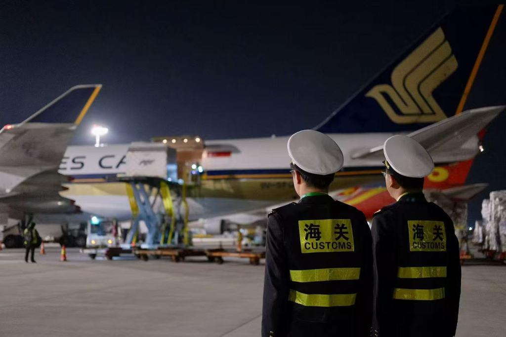 开云体育平台-F1数千吨精密设备跨国转运窗口期不足5天，上海海关如何护航？