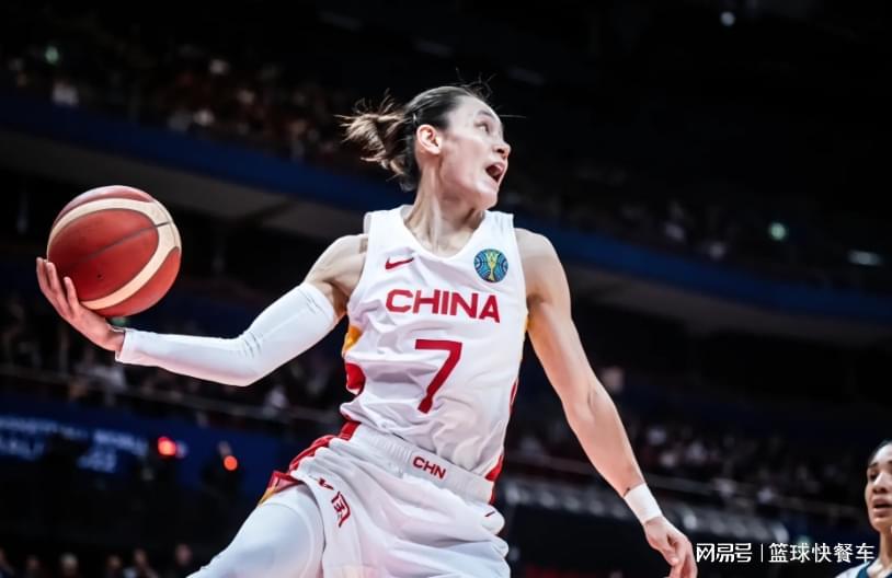 开云体育app-女篮晋级世界杯后遭质疑！前队长吐槽集训太长了：宫鲁鸣太老套了